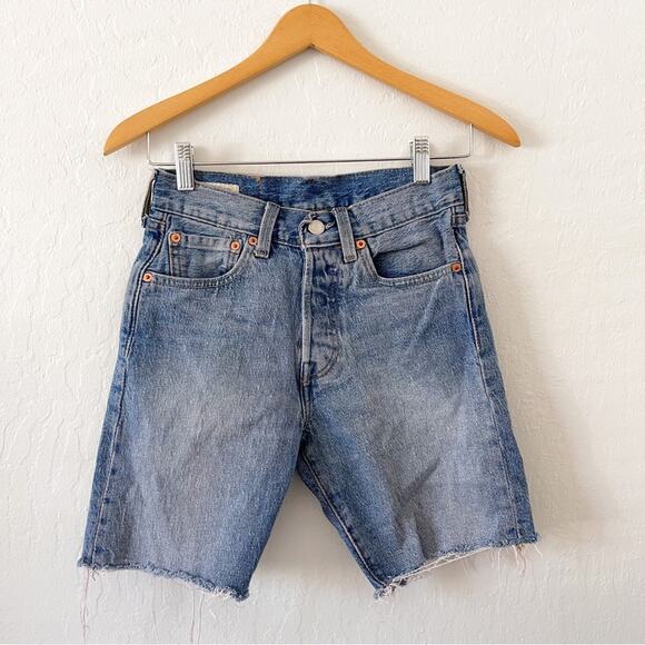 Levi’s | 501 Shorts 90s Mid Thigh Denim Bermuda - Picture 2 of 10